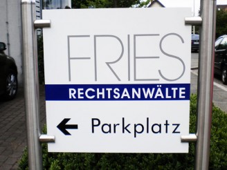 Edelstahlgestell mit Aluschild