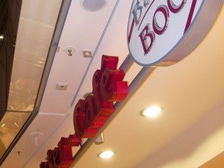 Profilbuchstaben vormontiert