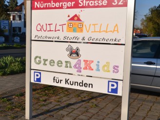 beidseitiges Firmenschild