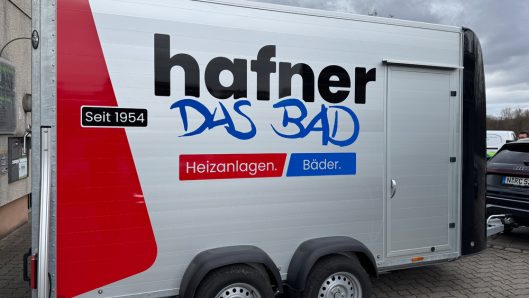 Hängerbeschriftung mit Hochleistungsfolie