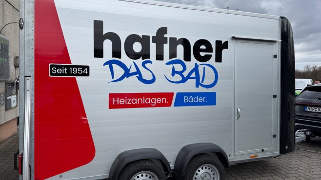 Hängerbeschriftung mit Hochleistungsfolie